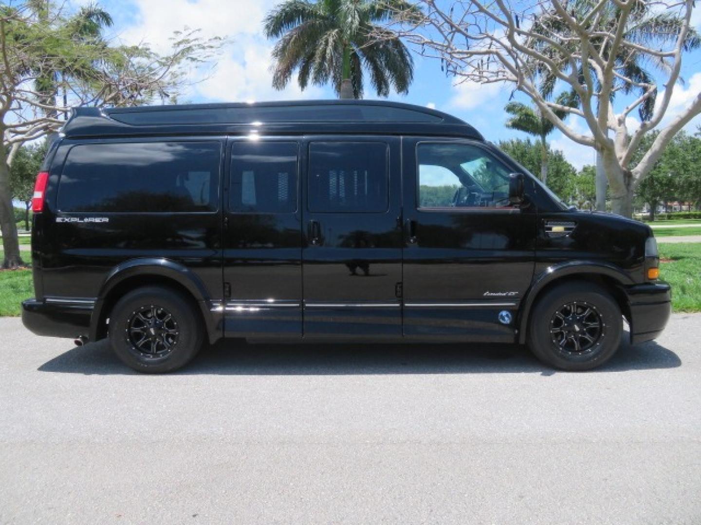 2018 Black /Red GMC Savana G2500 Cargo (1GTW7AFG9J1) with an 6.0L V8 OHV 16V FFV engine, 6A transmission, located at 4301 Oak Circle #19, Boca Raton, FL, 33431, (954) 561-2499, 26.388861, -80.084038 - Photo#1